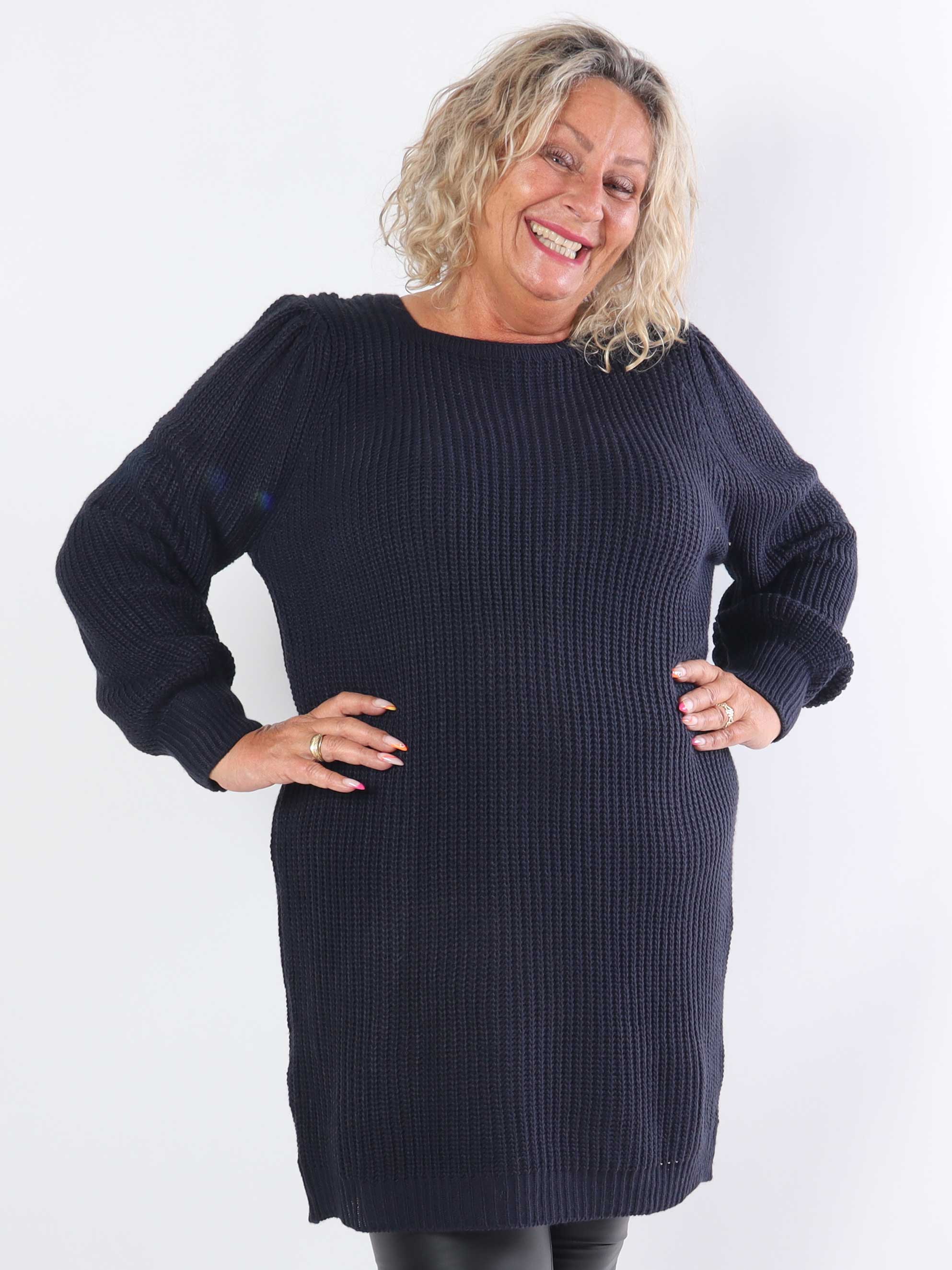 Dajana - Plus size strikkjole med ballonærmer